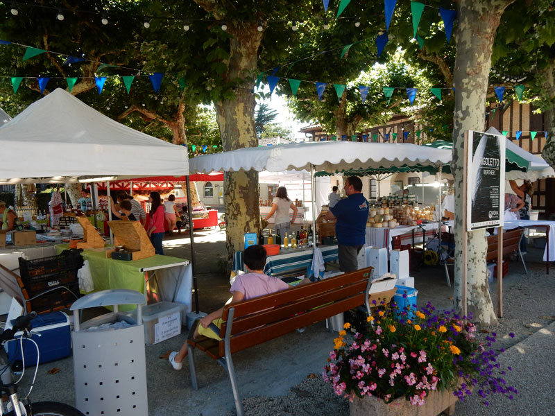 Petit Marché Traditionnel Hebdomadaire