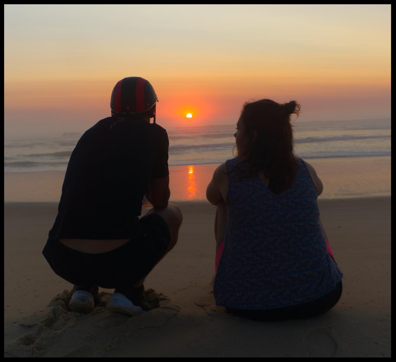 Balade sur la plage au coucher du soleil en Tc ...